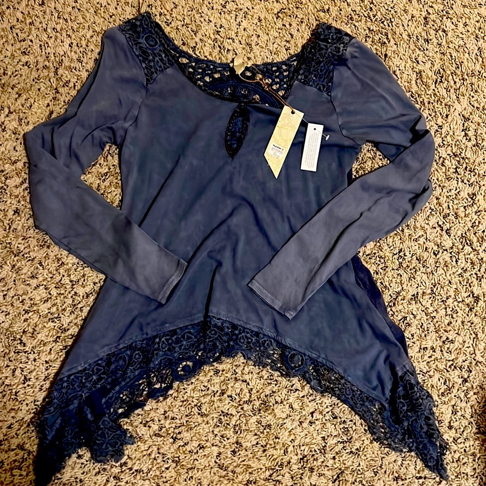 Long sleeve size small